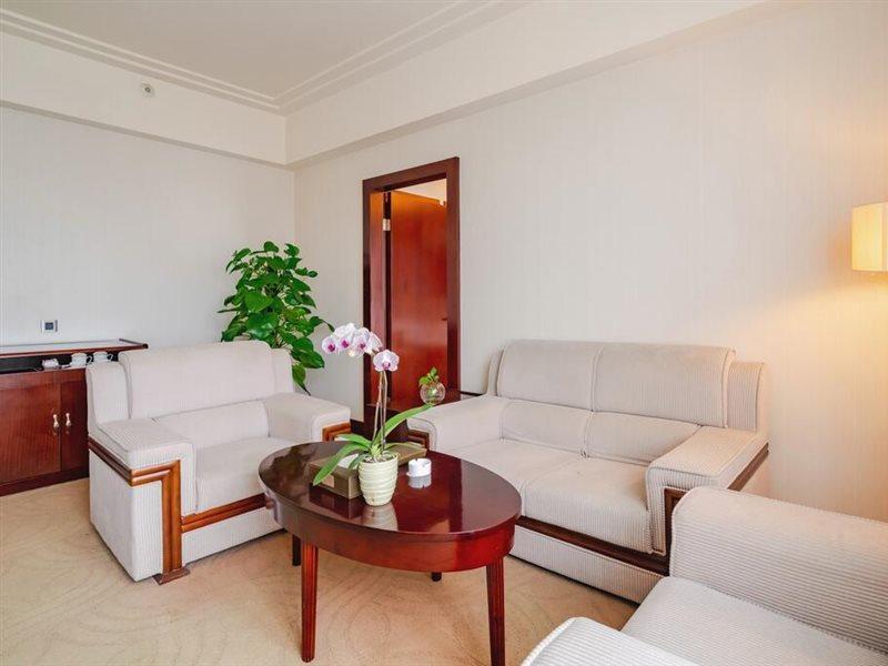 Готель Ramada Chengdu North Екстер'єр фото