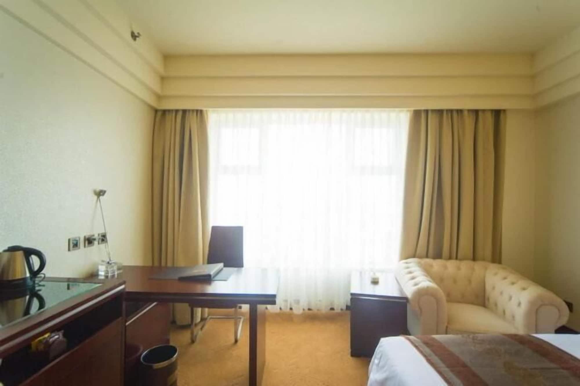 Готель Ramada Chengdu North Екстер'єр фото
