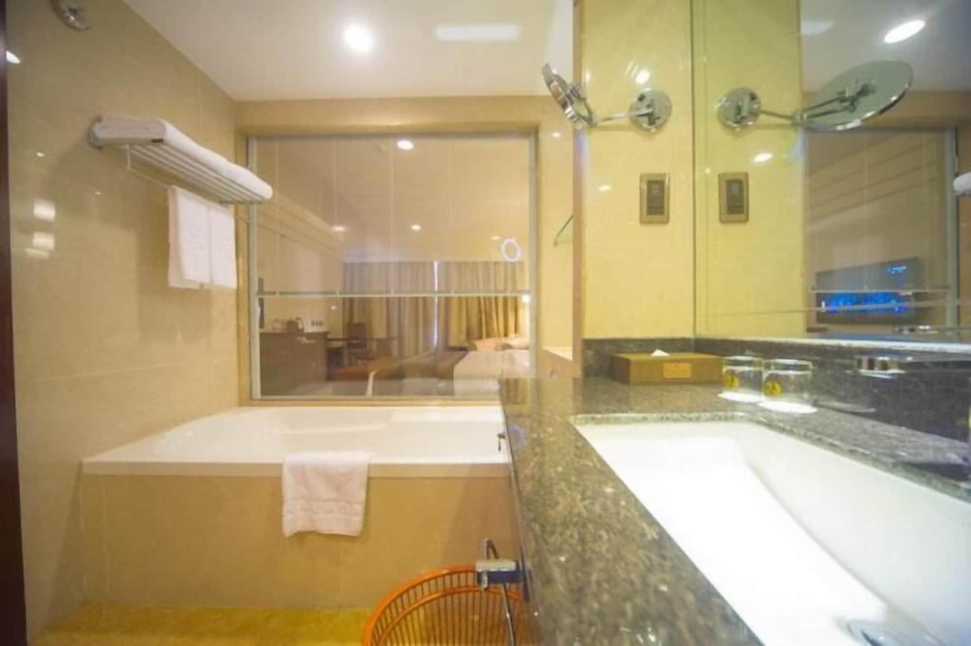 Готель Ramada Chengdu North Екстер'єр фото