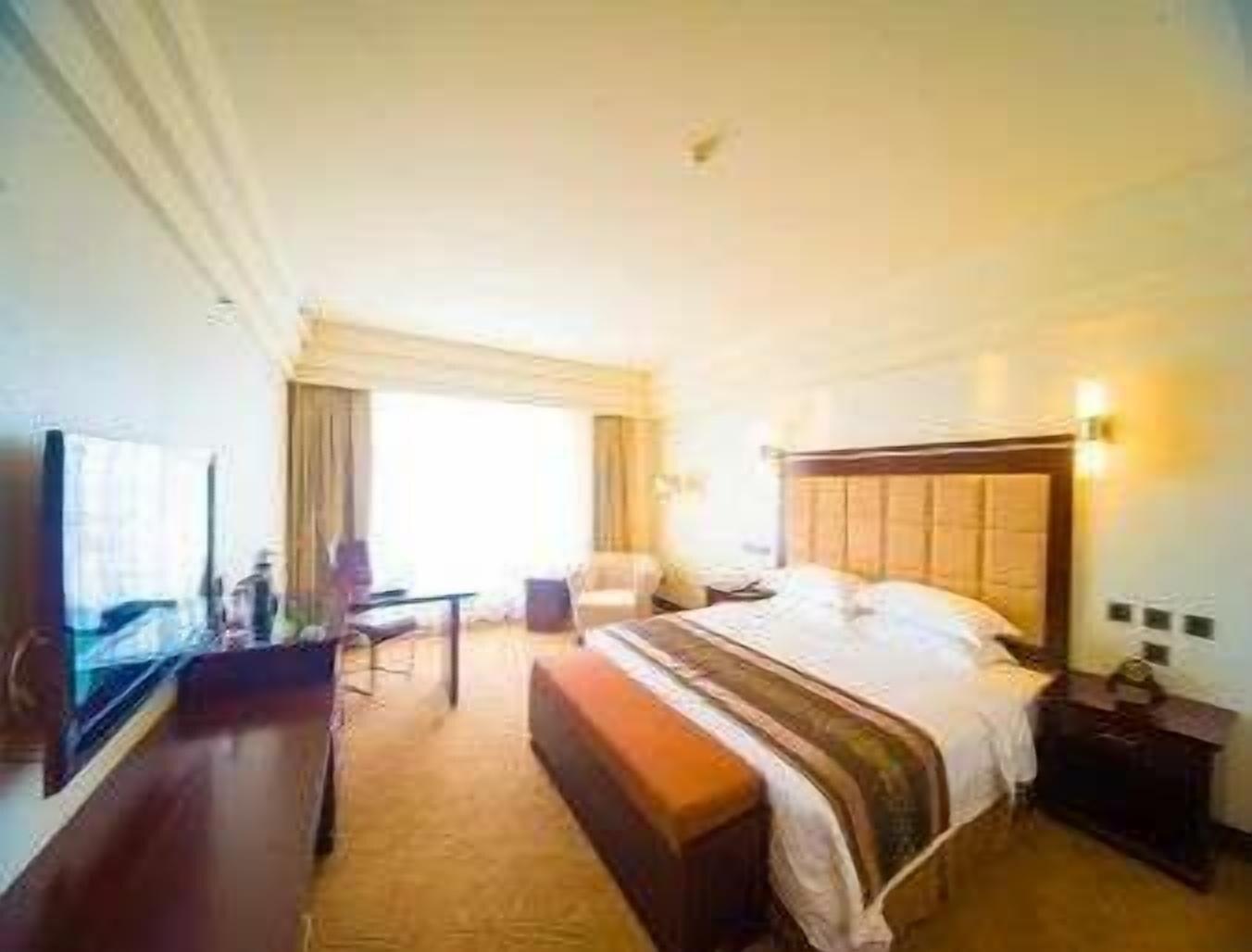 Готель Ramada Chengdu North Екстер'єр фото