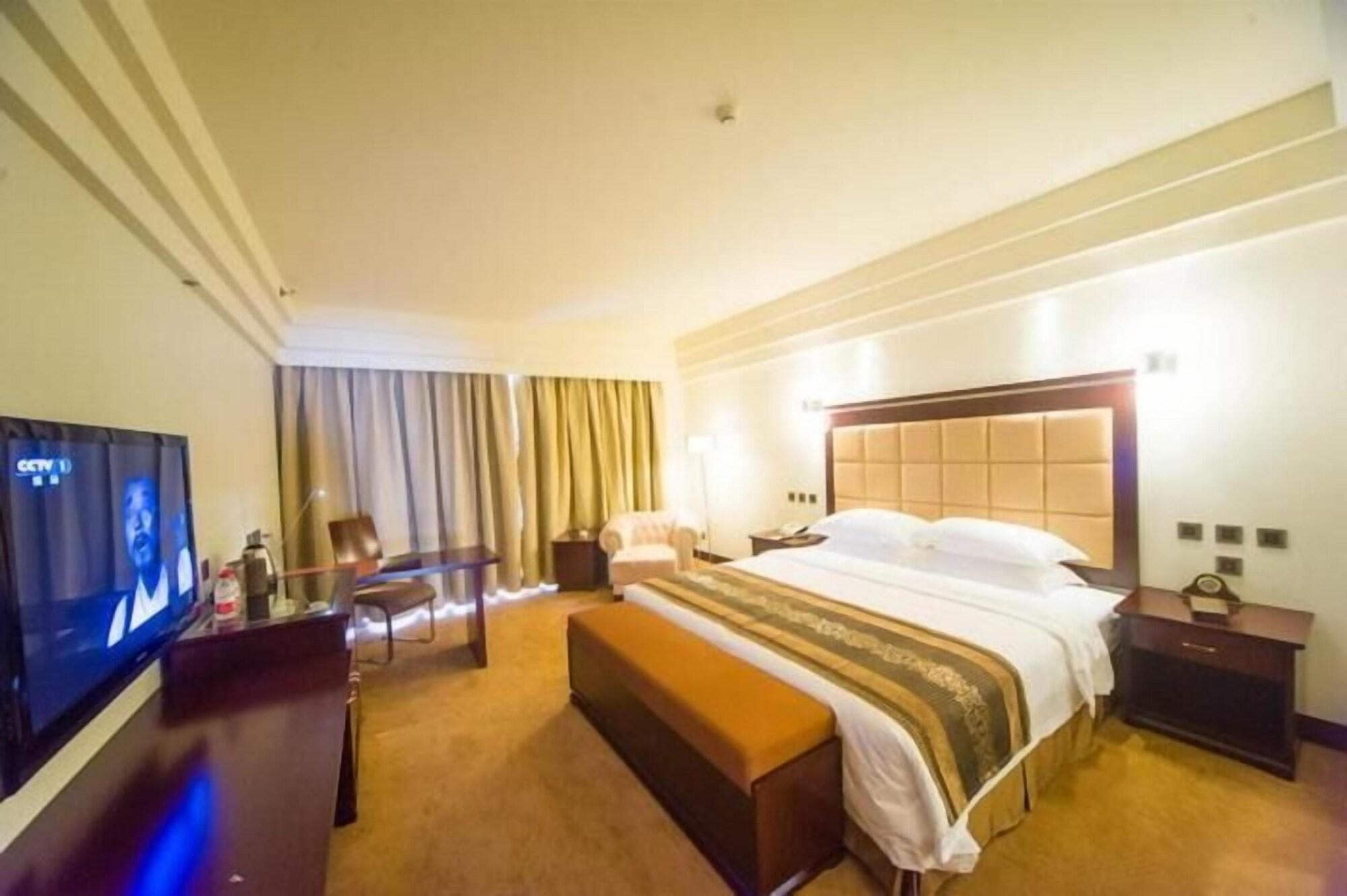 Готель Ramada Chengdu North Екстер'єр фото