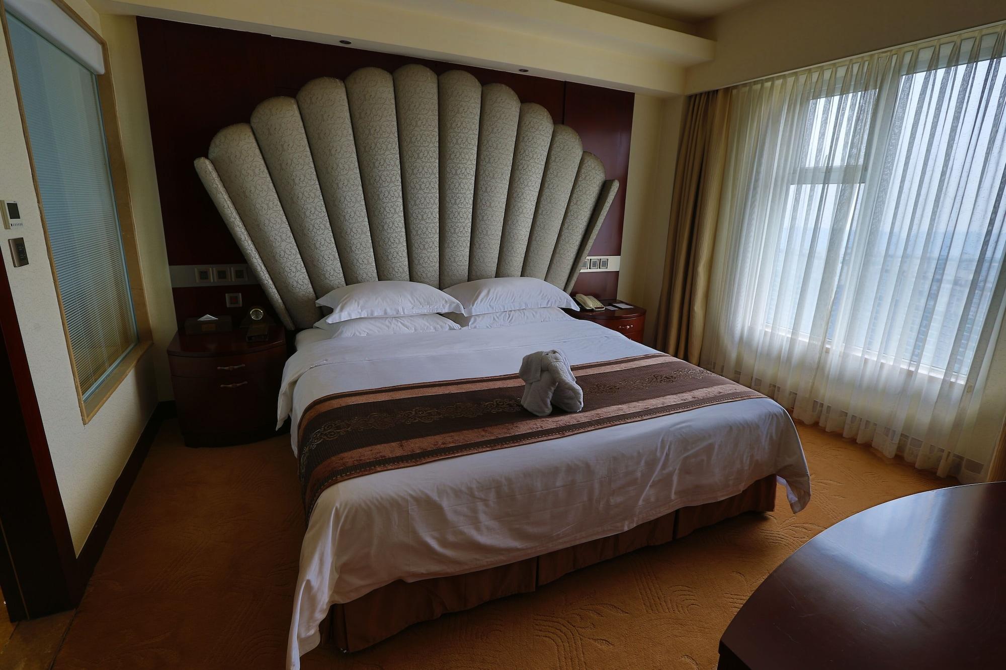 Готель Ramada Chengdu North Екстер'єр фото