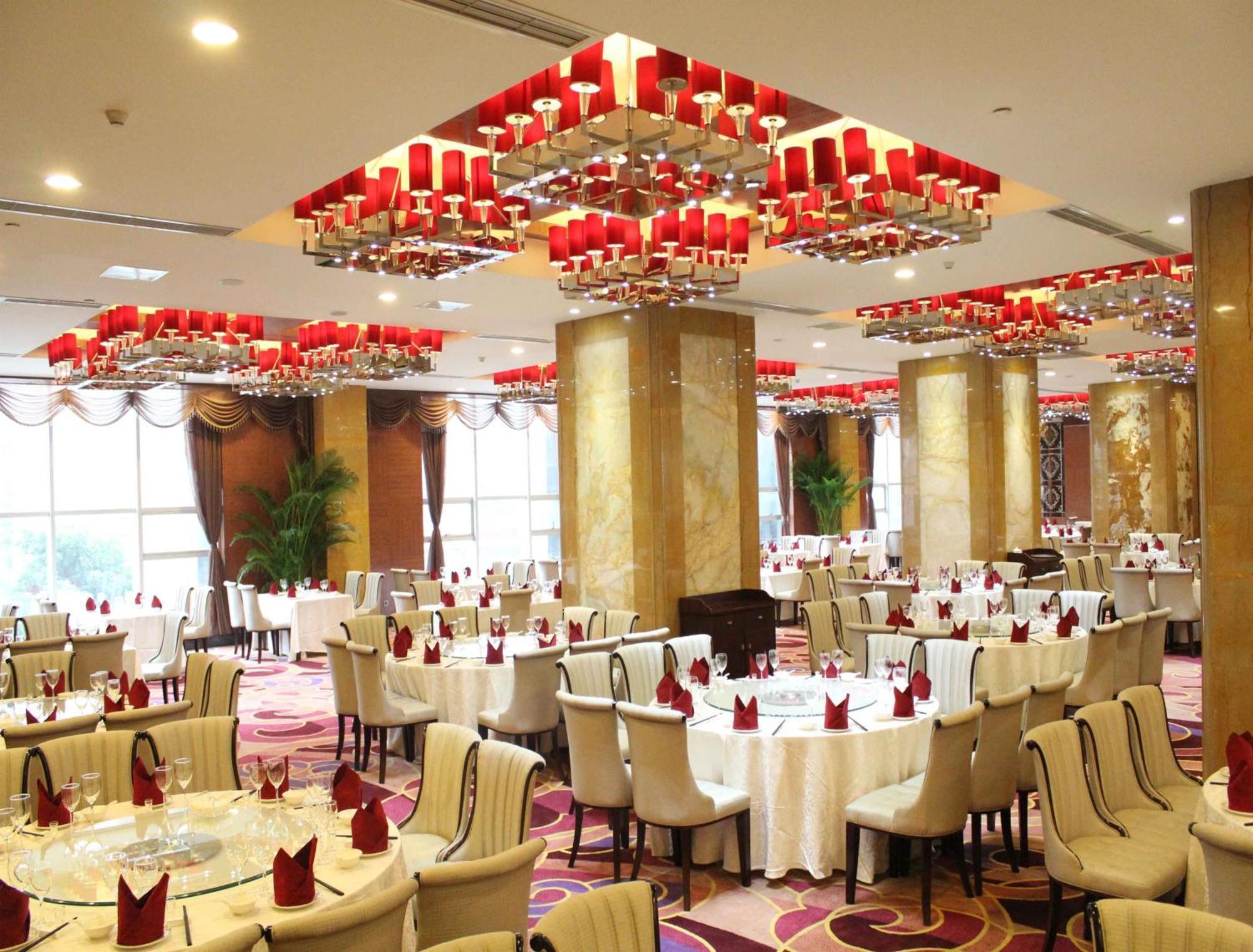Готель Ramada Chengdu North Екстер'єр фото