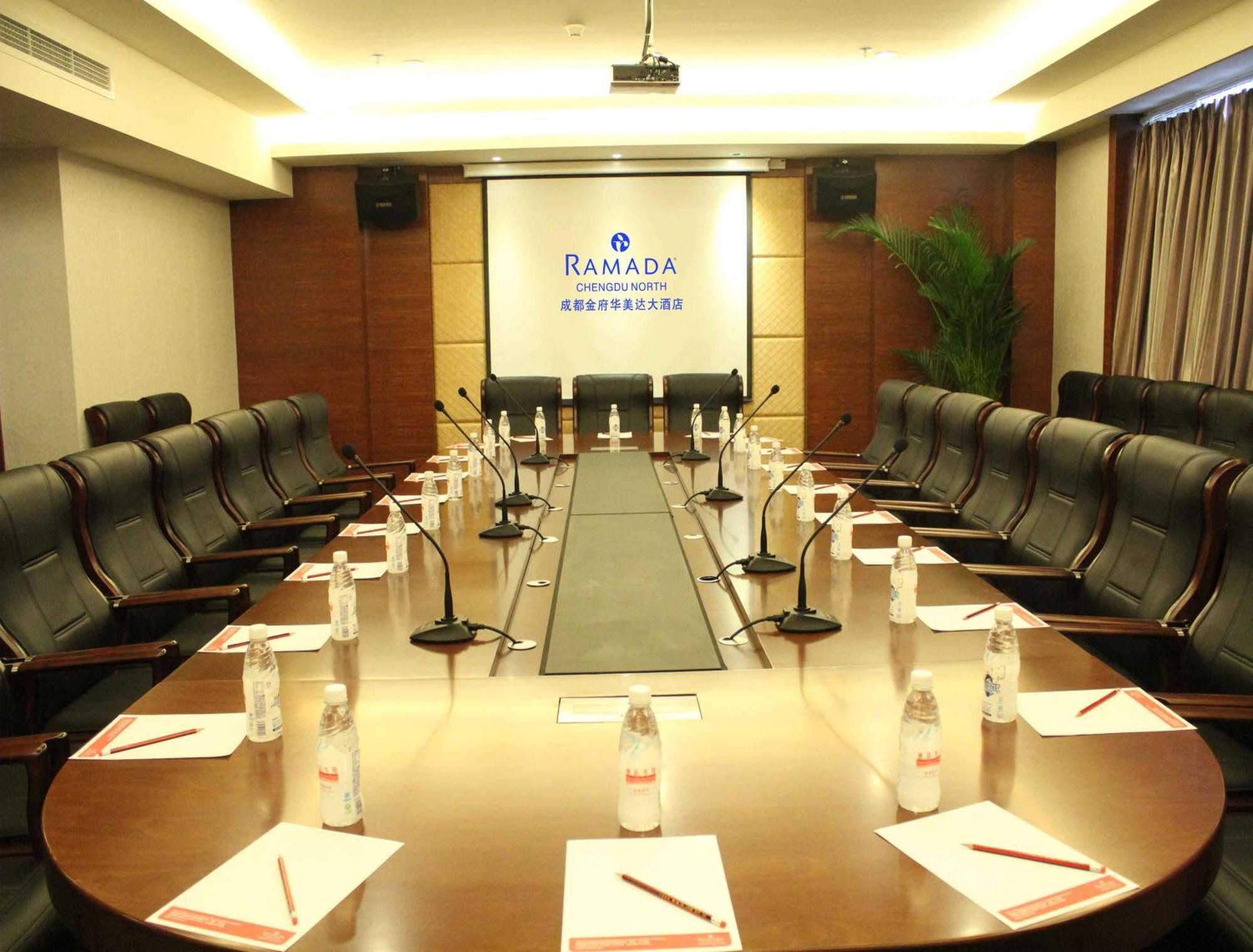 Готель Ramada Chengdu North Екстер'єр фото