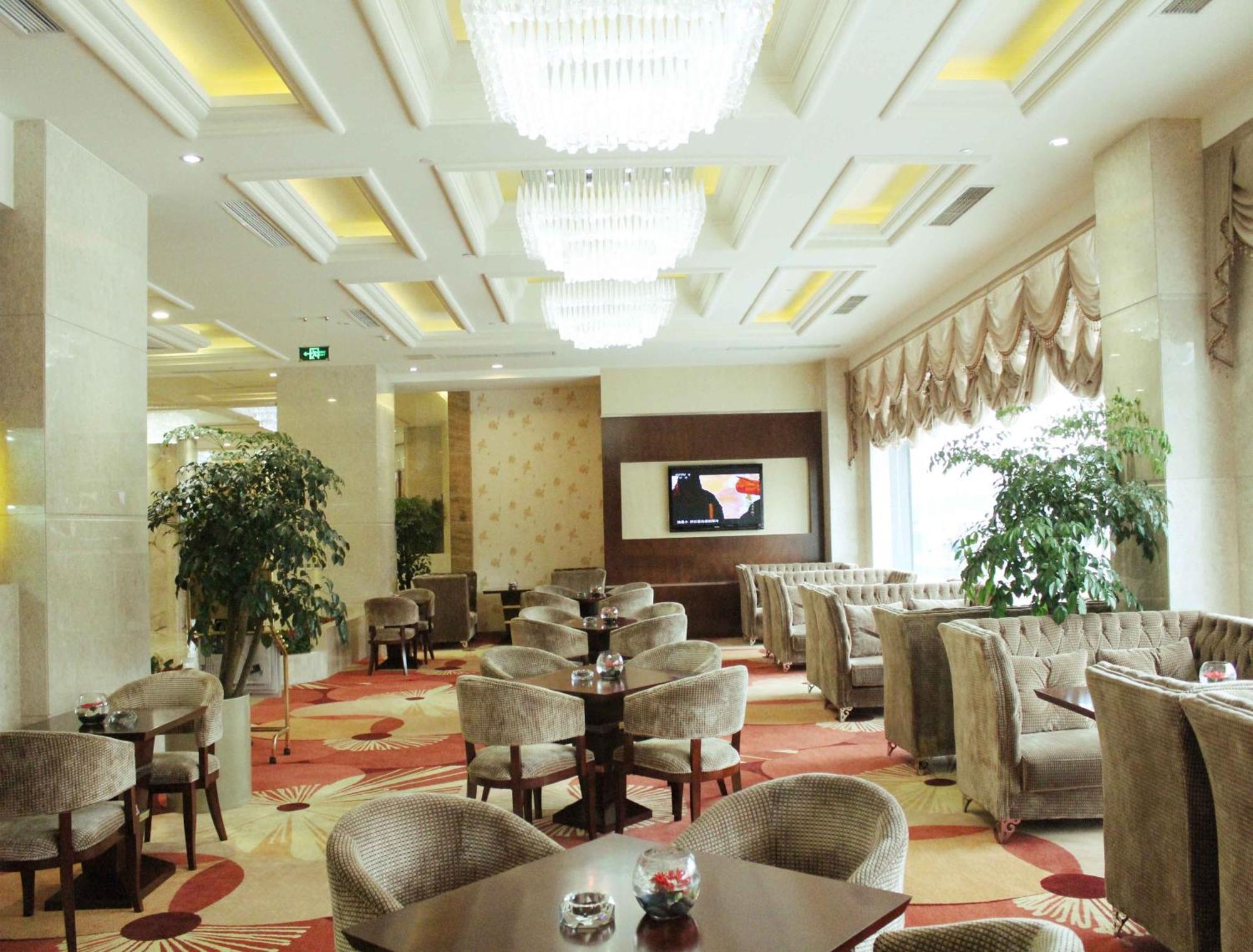 Готель Ramada Chengdu North Екстер'єр фото