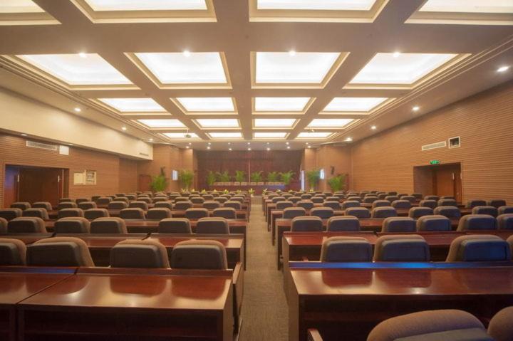 Готель Ramada Chengdu North Бізнес фото